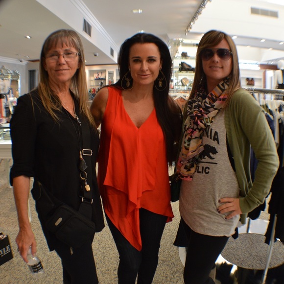 Meet your Posher, Val - aka  @Nikki2455 - Picture 3 of 12